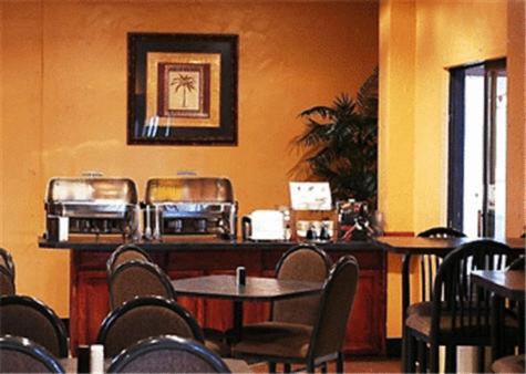 Trade Winds Central Inn Tulsa Restoran gambar